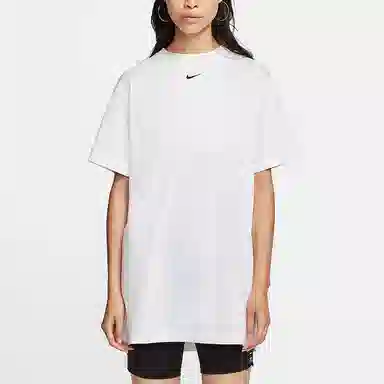 Nike Sportswear Essential Logo