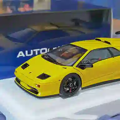 AUTOart 118 DIABLO SV-R 25cm