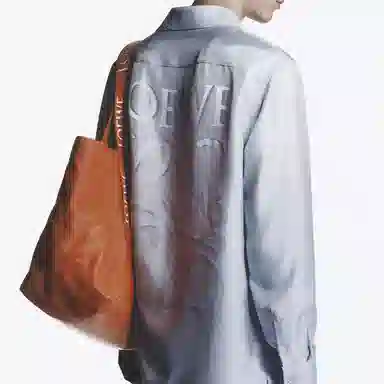LOEWE Fold Shopper logo 23