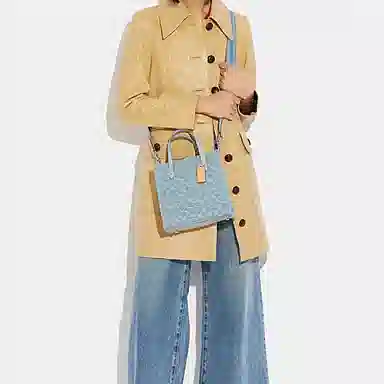 COACH Field 22 Tote