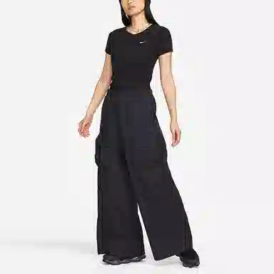 Nike Sportswear Essentials T