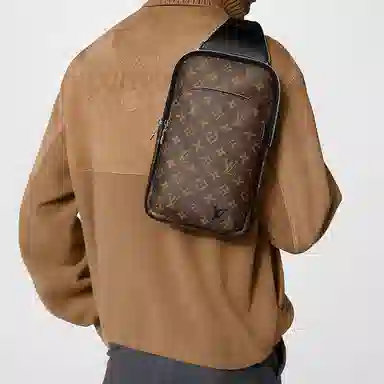 LOUIS VUITTON Avenue