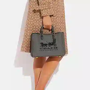 COACH Reese 28 Black