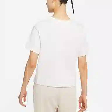 Nike SS22 SportswearSwoosh Logo T