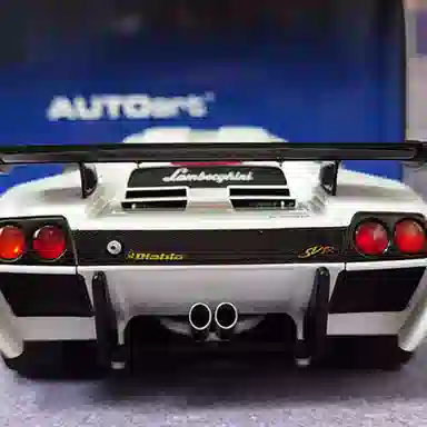AUTOart 118 DIABLO SV-R 25cm