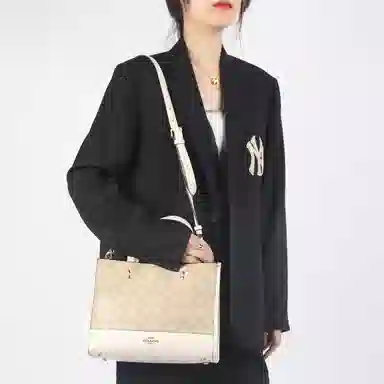 COACH Dempsey 30 Tote