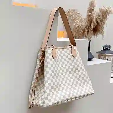 LV Neverfull