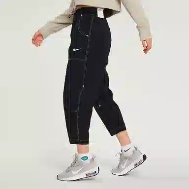 Nike SS22 Logo
