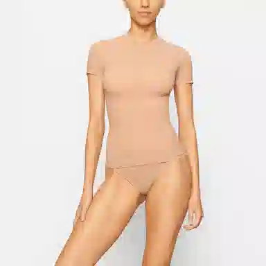 SKIMS Fits Everybody T-Shirt Clay