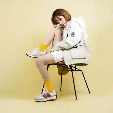 New Balance 327 Grey Red