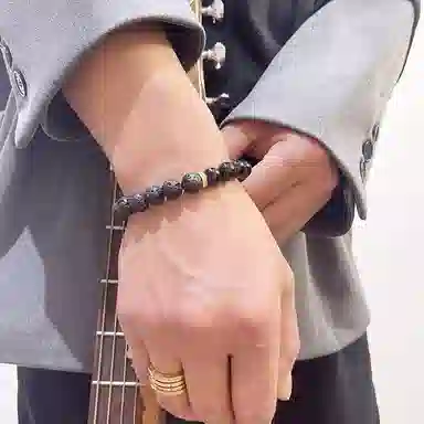 MOUNTAINS AND MANS ins