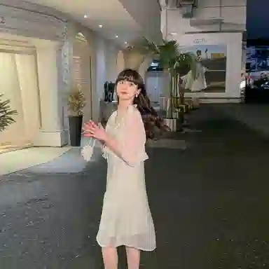 小镇姗姗  纯色吊带中长款连衣裙