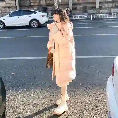 小镇姗姗 纯色绗缝长款羽绒服 女款