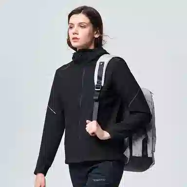 探路者 纯色户外防风保暖软壳连帽夹克外套 女款