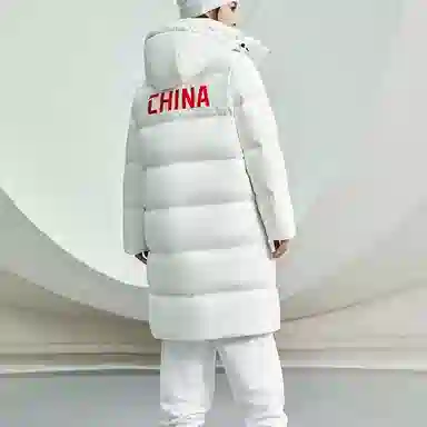 安踏 综训系列 字母贴标中长款连帽羽绒服 女款 白色