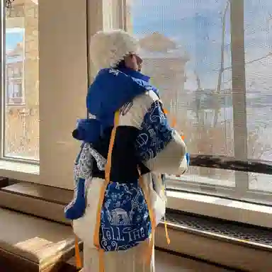 13 DEMARZO x MARK WIGAN Graffiti Ribbon Hooded Down Jacket Blue White