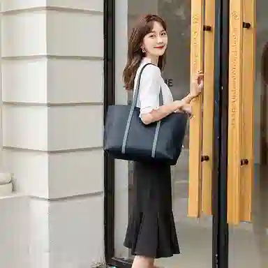 GUESS PU Tote