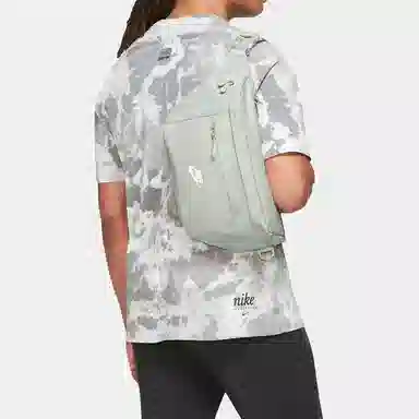 Nike ELEMENTAL Premium Logo