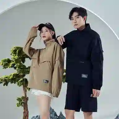 鸿星尔克 伍岳独尊 纯色口袋梭织套头长袖立领卫衣 男款 正黑