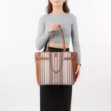 MICHAEL KORS MK Carmen Logo Tote