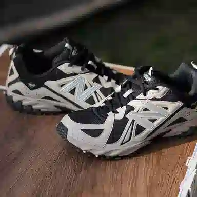 New Balance 610T "Urbancore" Black Beige