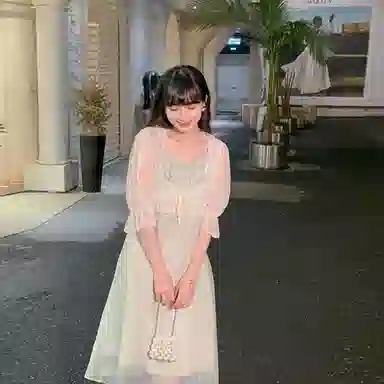 小镇姗姗  纯色吊带中长款连衣裙