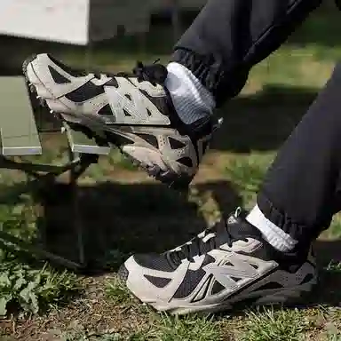 New Balance 610T "Urbancore" Black Beige