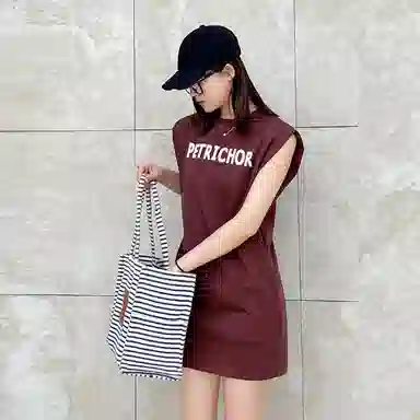 美洋 字母印花圆领无袖连衣裙 咖色