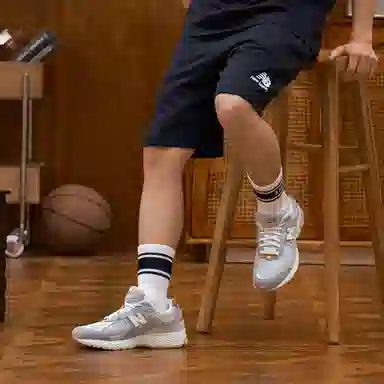 New Balance 2002R Light Grey