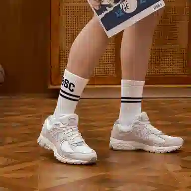 New Balance NB 2002R