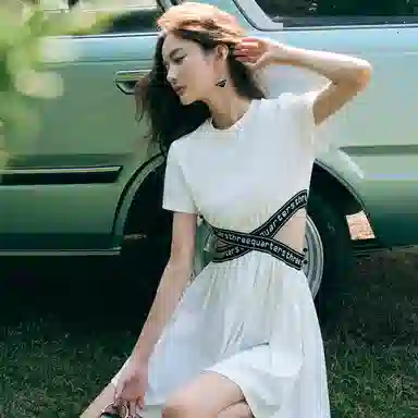 Three Quarters SS22 Logo