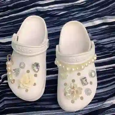 US8ACC Baroque Crystal Pearl Chain Camellia Shoe Charm