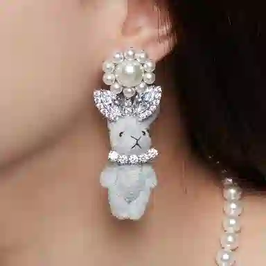 YVMIN Paradise Series Pearl Flower Bunny Ear Earring