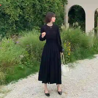 法儿家 纯色圆领皱褶长袖连衣裙 女款