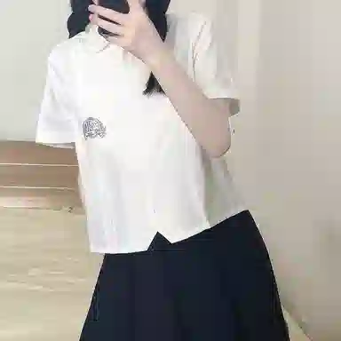 东鲸岁时记 纯色徽章刺绣直筒短袖衬衫 女款 幻海之城