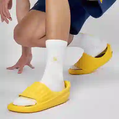 UZIS THE STEP "NEVER LANDING"