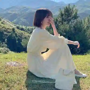 法儿家 纯色圆领皱褶长袖连衣裙 女款