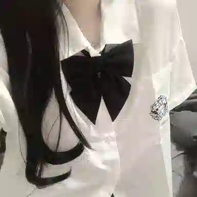 东鲸岁时记 卡通动物图案翻领纯色内搭短袖衬衫 女款 白色