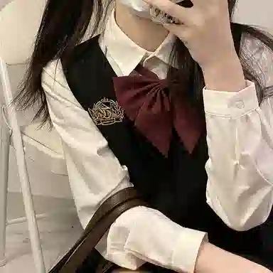 东鲸岁时记 圆领褶皱刺绣无袖连衣裙 女款