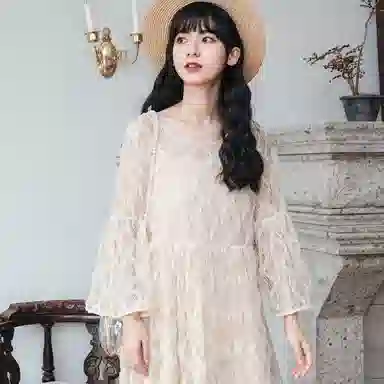 小镇姗姗 法式纯色圆领蕾丝喇叭长袖连衣裙