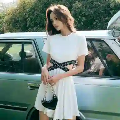 Three Quarters SS22 Logo