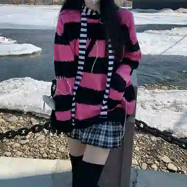 东鲸岁时记 条纹套头宽松撞色针织衫 女款 黑粉色