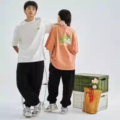 New Balance logoT T