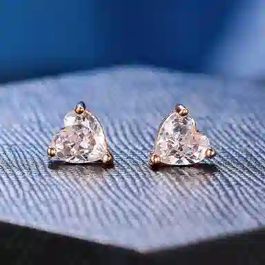 Cooraree Three Claw Heart Zircon Earrings