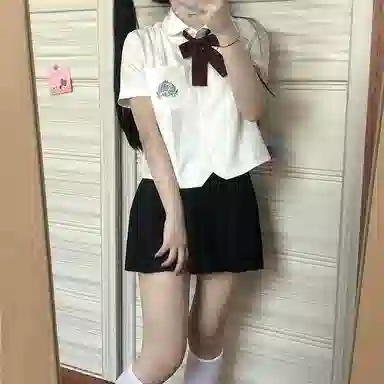 东鲸岁时记 纯色徽章刺绣直筒短袖衬衫 女款 幻海之城