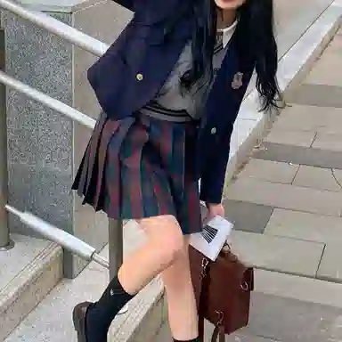 东鲸岁时记 经典学院风格纹百褶短款半身裙 圣诞红格