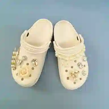 US8ACC Baroque Crystal Pearl Chain Camellia Shoe Charm