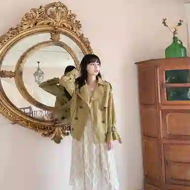 小镇姗姗 法式纯色圆领蕾丝喇叭长袖连衣裙