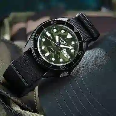Seiko 5 SRPJ37K1