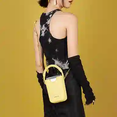 宫选 新款潮流小众设计反光撞色翻盖链条 牛皮 单肩包斜挎包手机包 小号 女款 日光黄 #赠礼盒礼品袋#